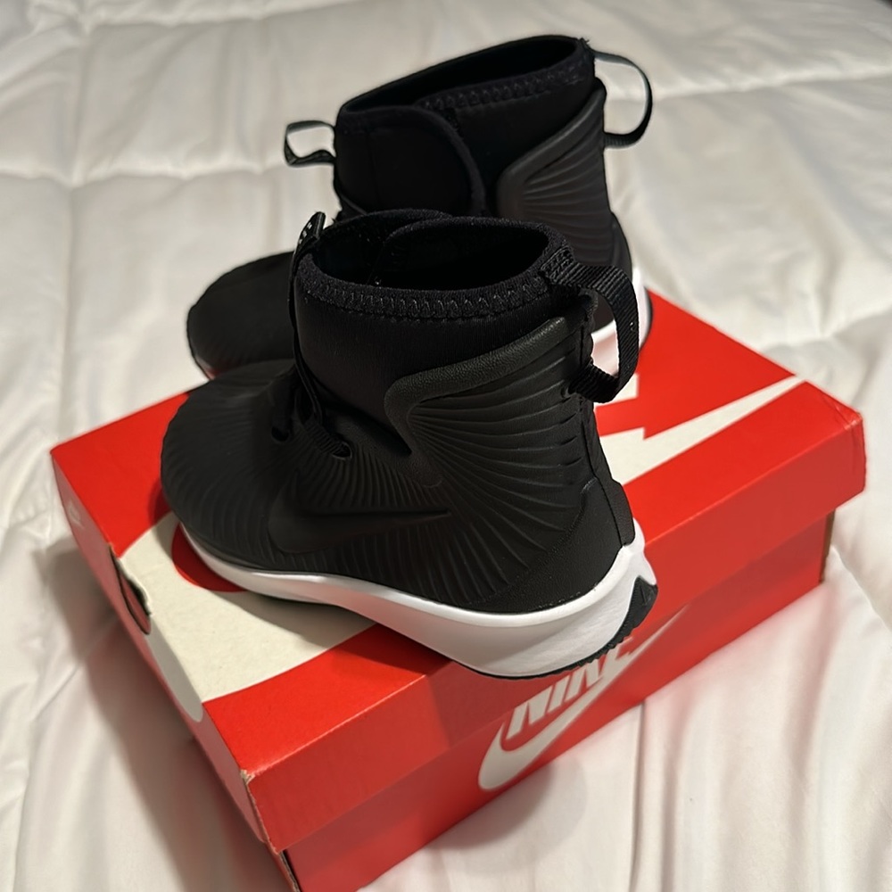 Nike boot - Picture 2 of 3